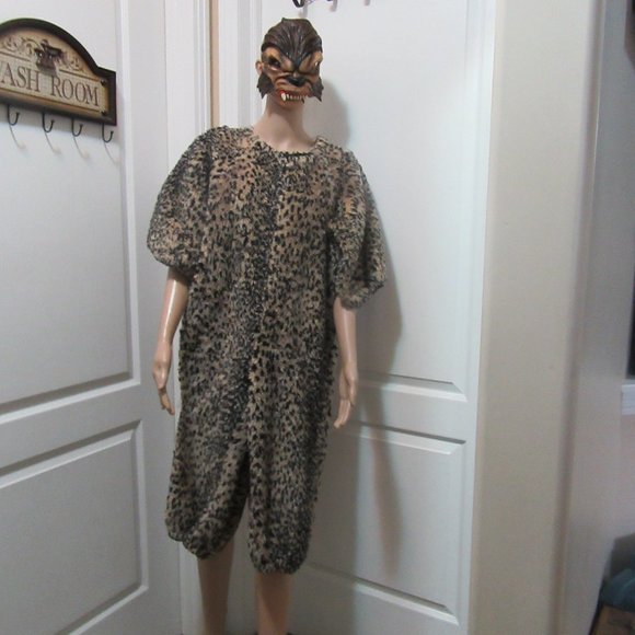 Kids size Medium - Large Please view measurements - Picture 4 of 10